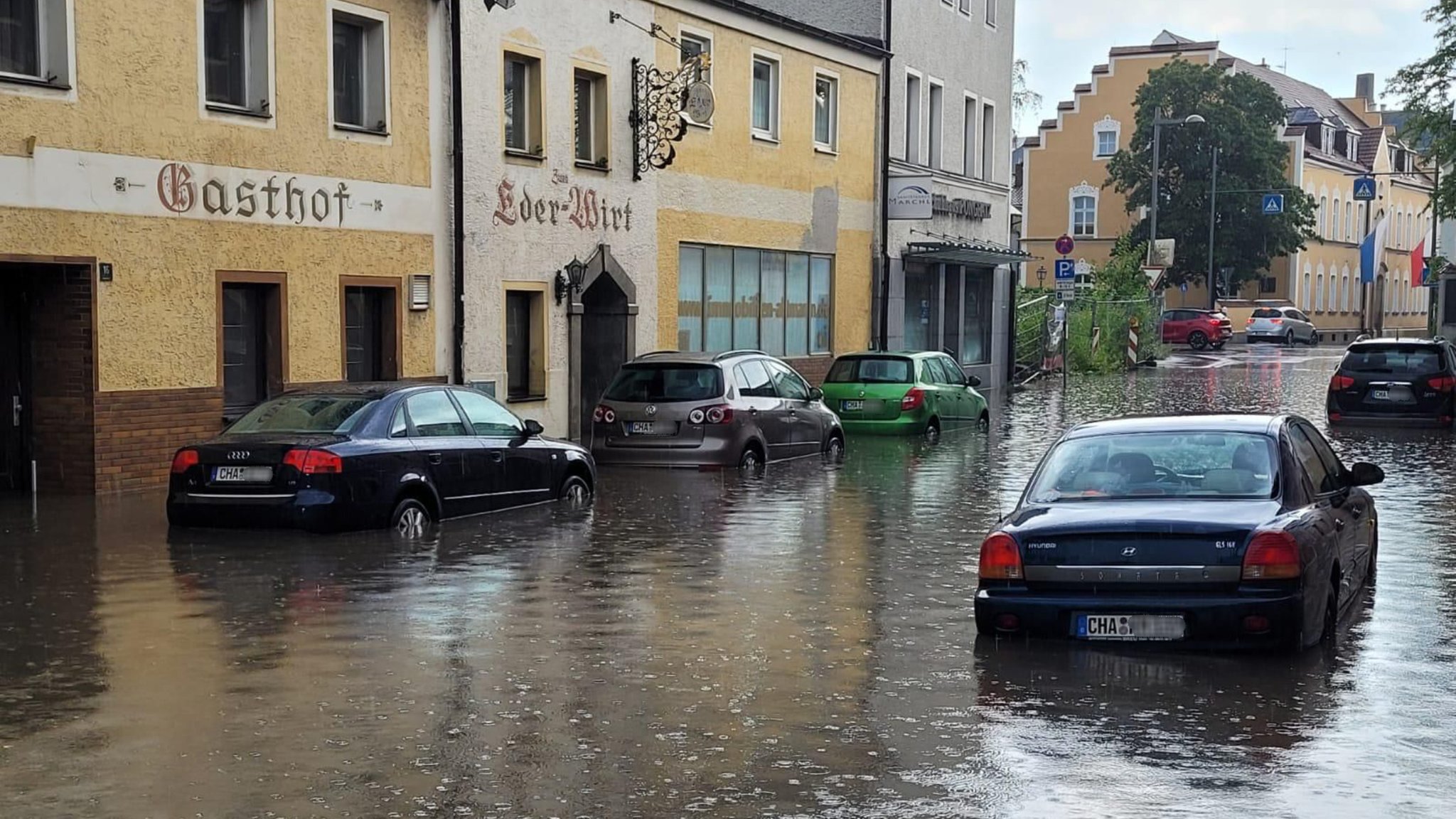 Sintflutartige Regenfälle überfluten Teile von Cham