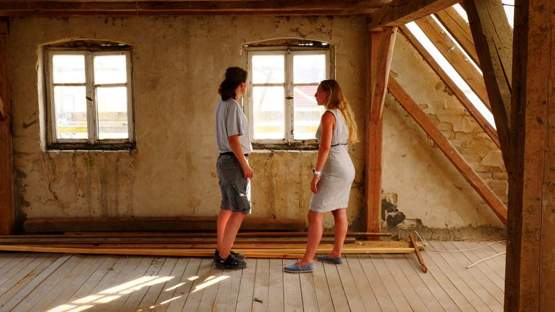 Der Kauf einer Immobilie mit schlechter Energieeffizienzklasse will gut überlegt sein, es drohen hohe Sanierungskosten. | Bild: BR Der Kauf einer Immobilie mit schlechter Energieeffizienzklasse will gut überlegt sein, es drohen hohe Sanierungskosten.