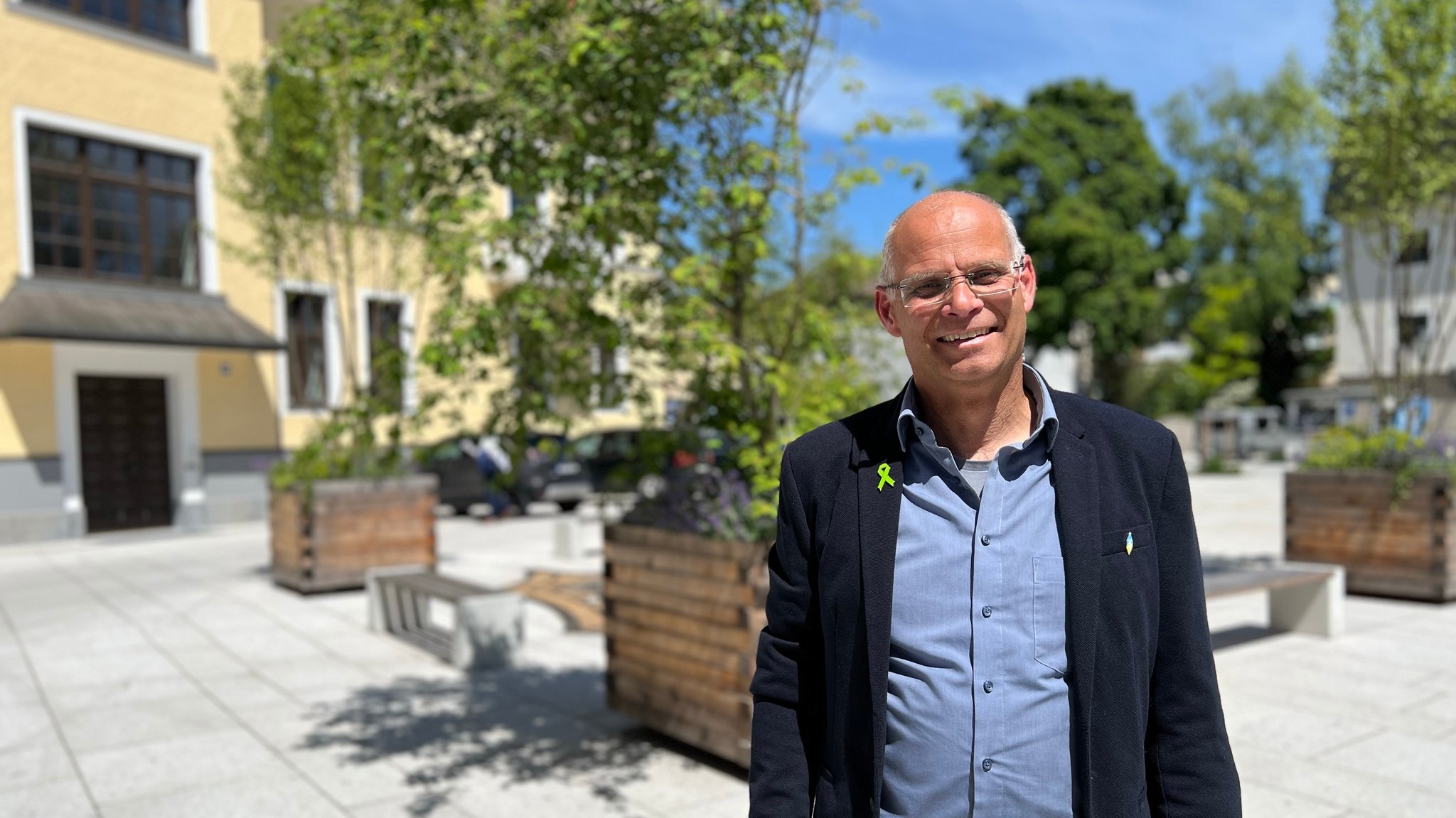 Werner Fertl, Senioren- und Behindertenbeauftragter des Landkreises Traunstein, möchte als Parteiloser für das Amt des Landrats kandidieren. | Bild: BR/Julia Ley Werner Fertl, Senioren- und Behindertenbeauftragter des Landkreises Traunstein, möchte als Parteiloser für das Amt des Landrats kandidieren.
