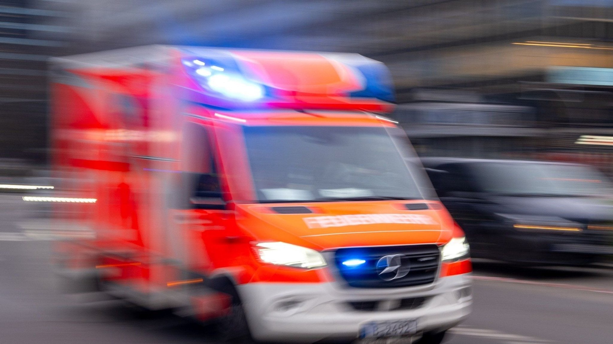 Dreijähriger stürzt aus Fenster im vierten Stock und stirbt