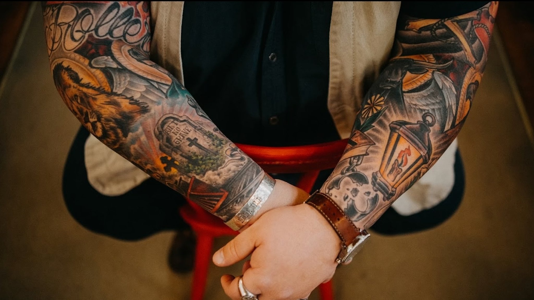 Für den Nürnberger Diakon Rainer Fuchs steckt hinter jedem Tattoo eine Glaubensbotschaft.