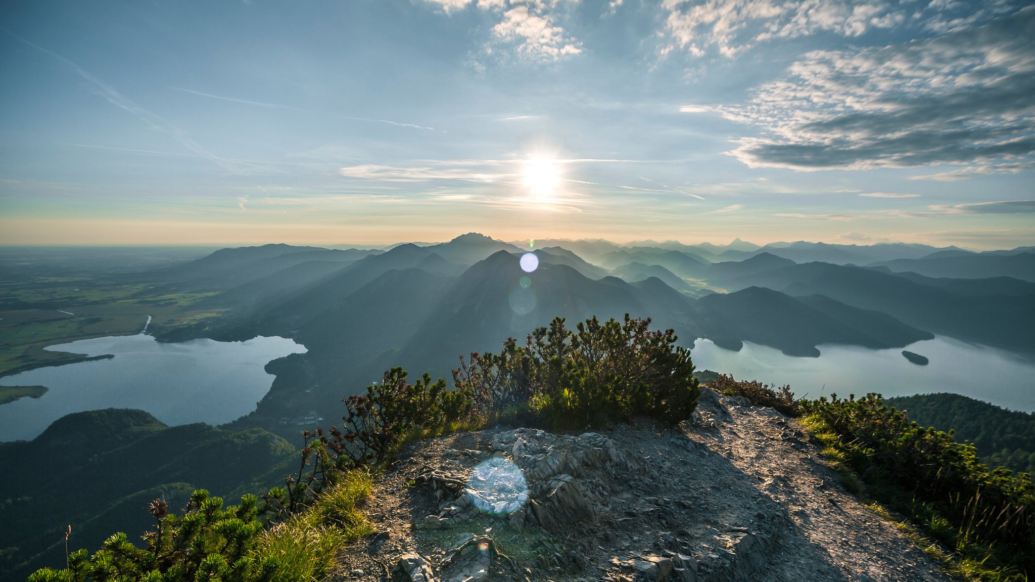 Sonnenaufgang vom Gipfel des Herzogstands. 