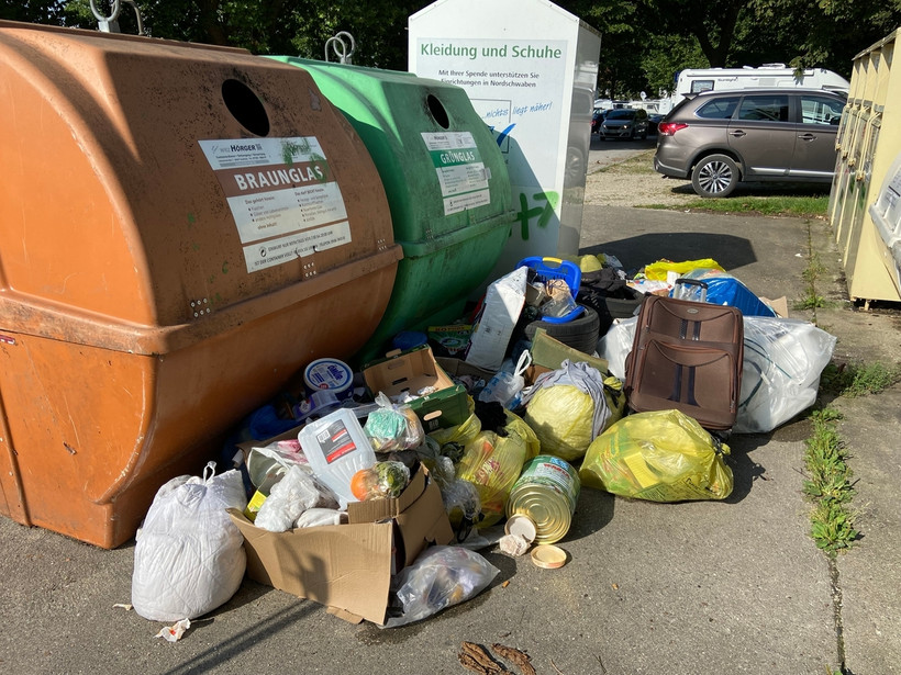Aktion bringt haufenweise illegal Müll zutage BR24