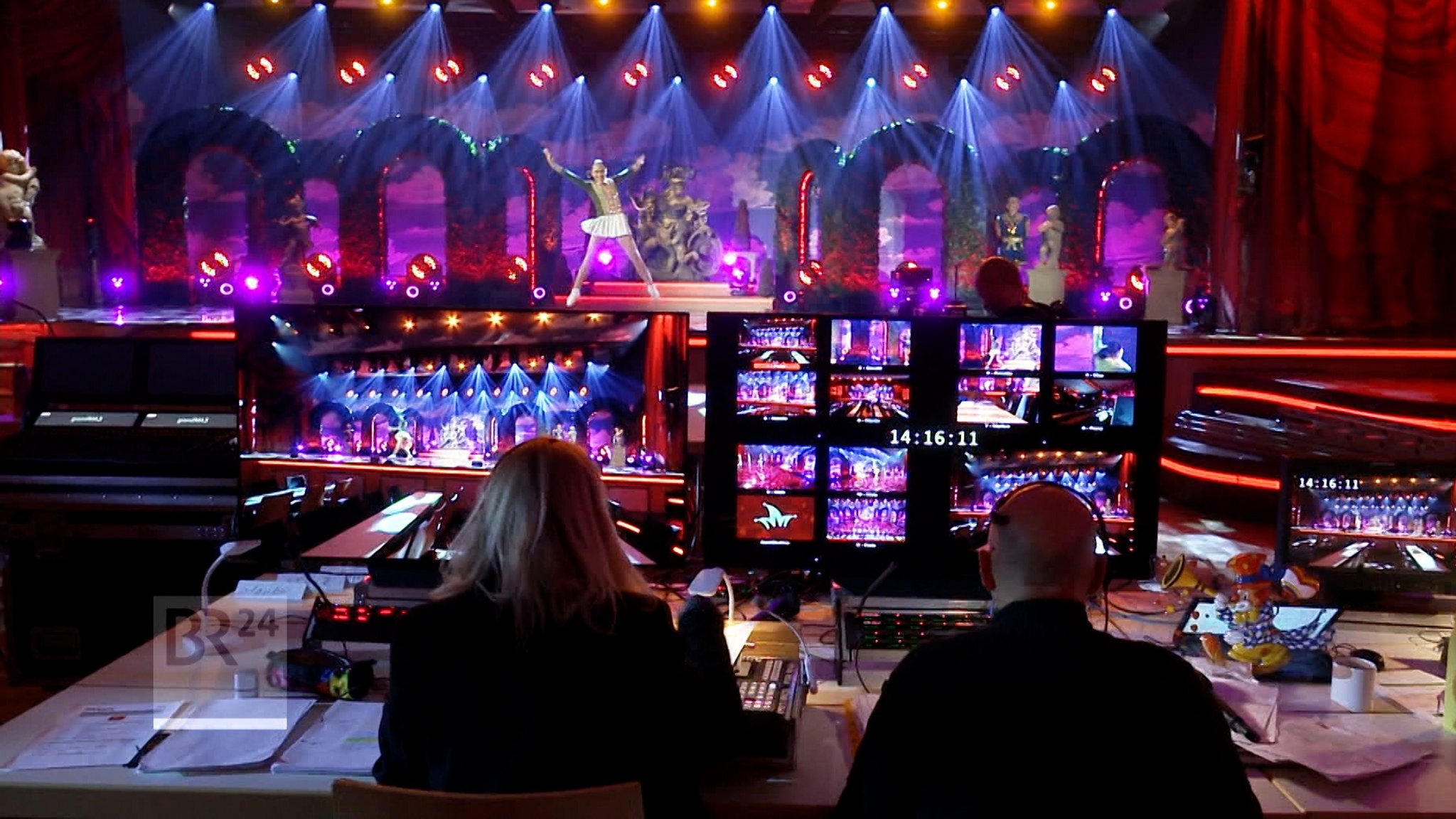 Die Technik zur Übertragung und Aufnahme der Kultsendung Fastnacht in Franken.