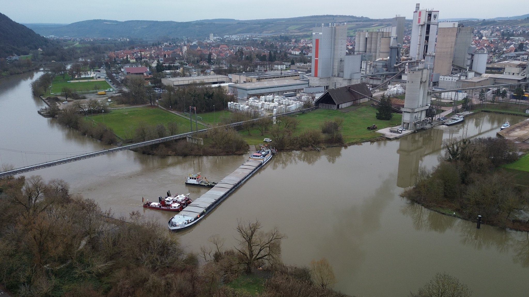 Havariertes Güterschiff am Main geborgen