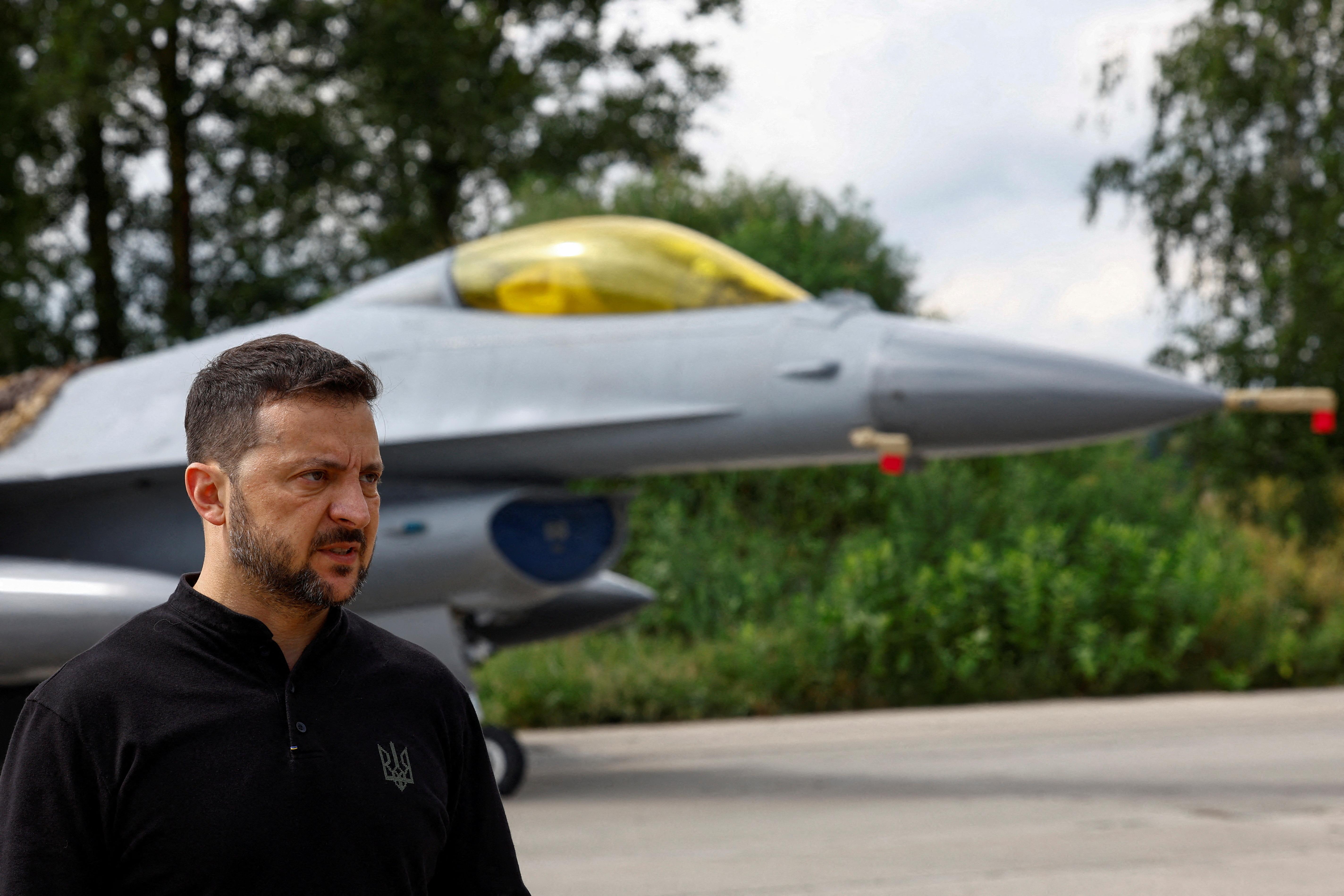 Selenskyj: Ukraine setzt erste F-16-Kampfjets ein