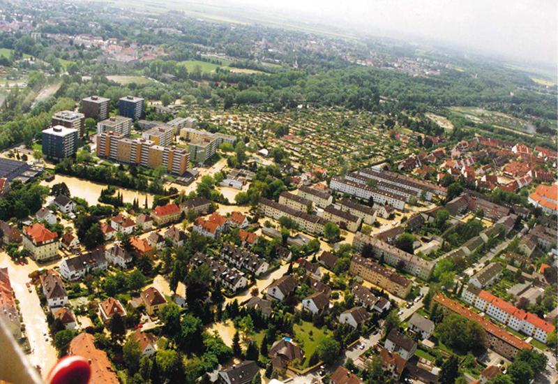 1999: Luftaufnahme vom überfluteten Augsburger Stadtteil Pfersee