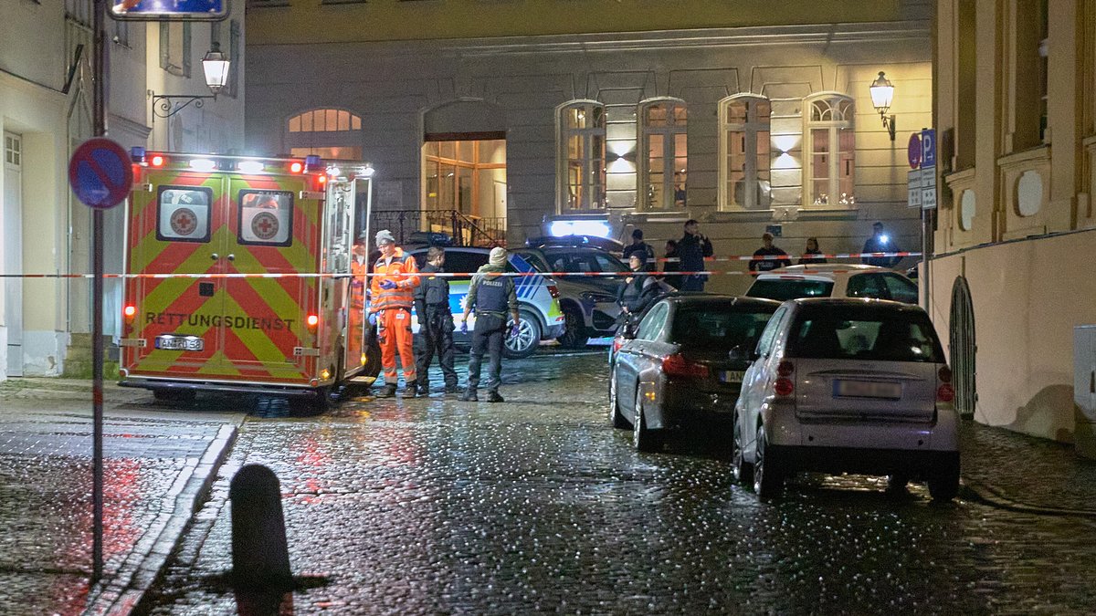 47-Jähriger randaliert in Ansbach – Polizist schießt Mann nieder