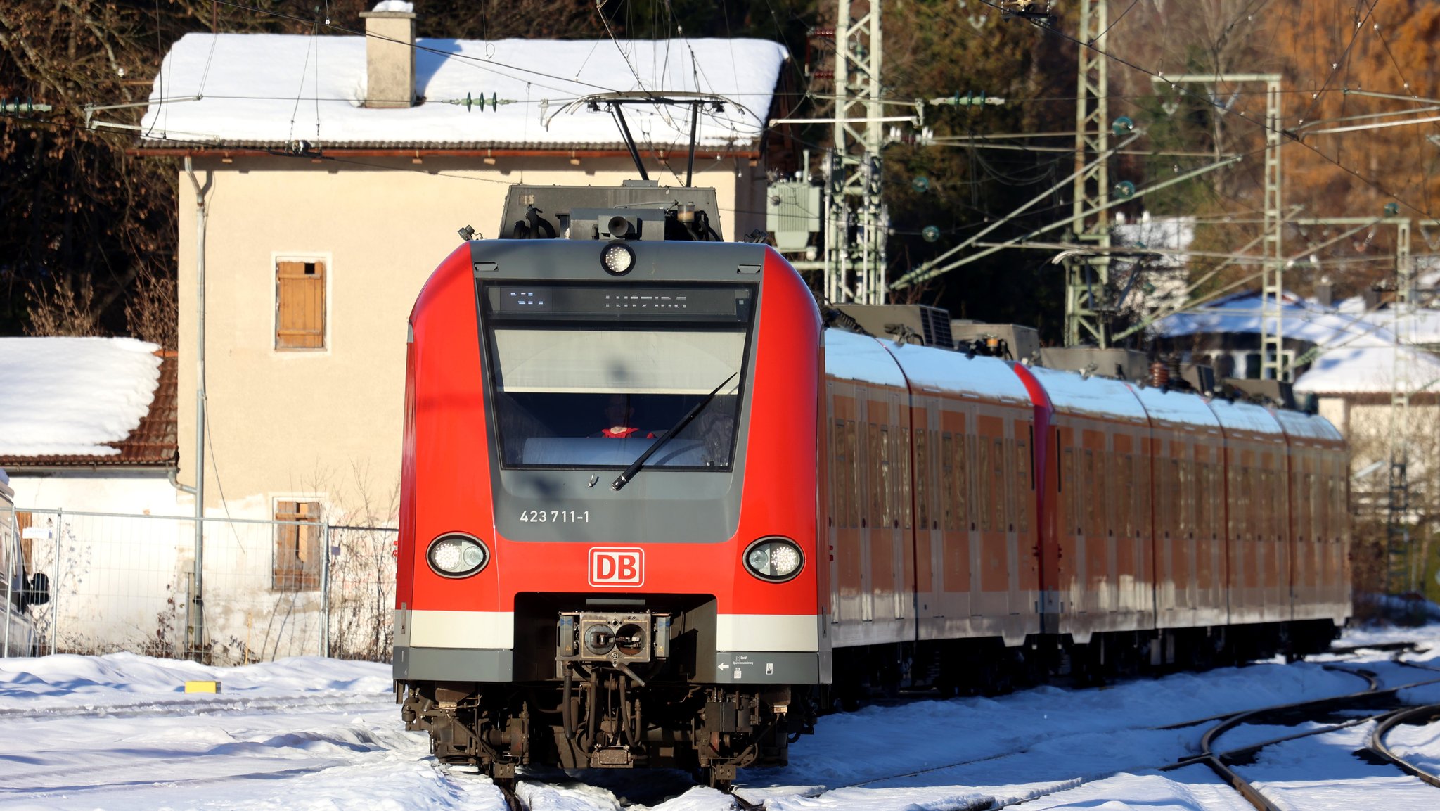 S-Bahn am Bahnhof in Tutzing