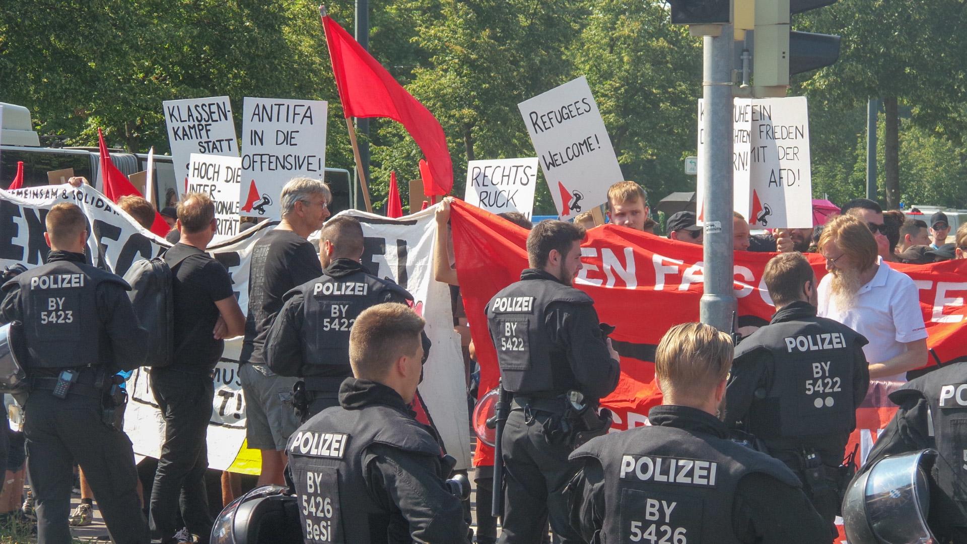 Demonstration Gegen AfD-Parteitag überwiegend Friedlich | BR24