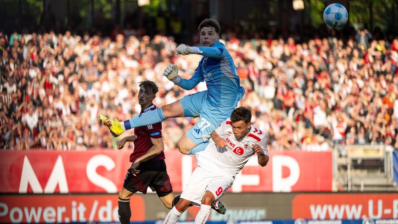 Spielszene 1. FC Nürnberg - 1. FC Köln | Bild: picture-alliance/dpa Spielszene 1. FC Nürnberg - 1. FC Köln