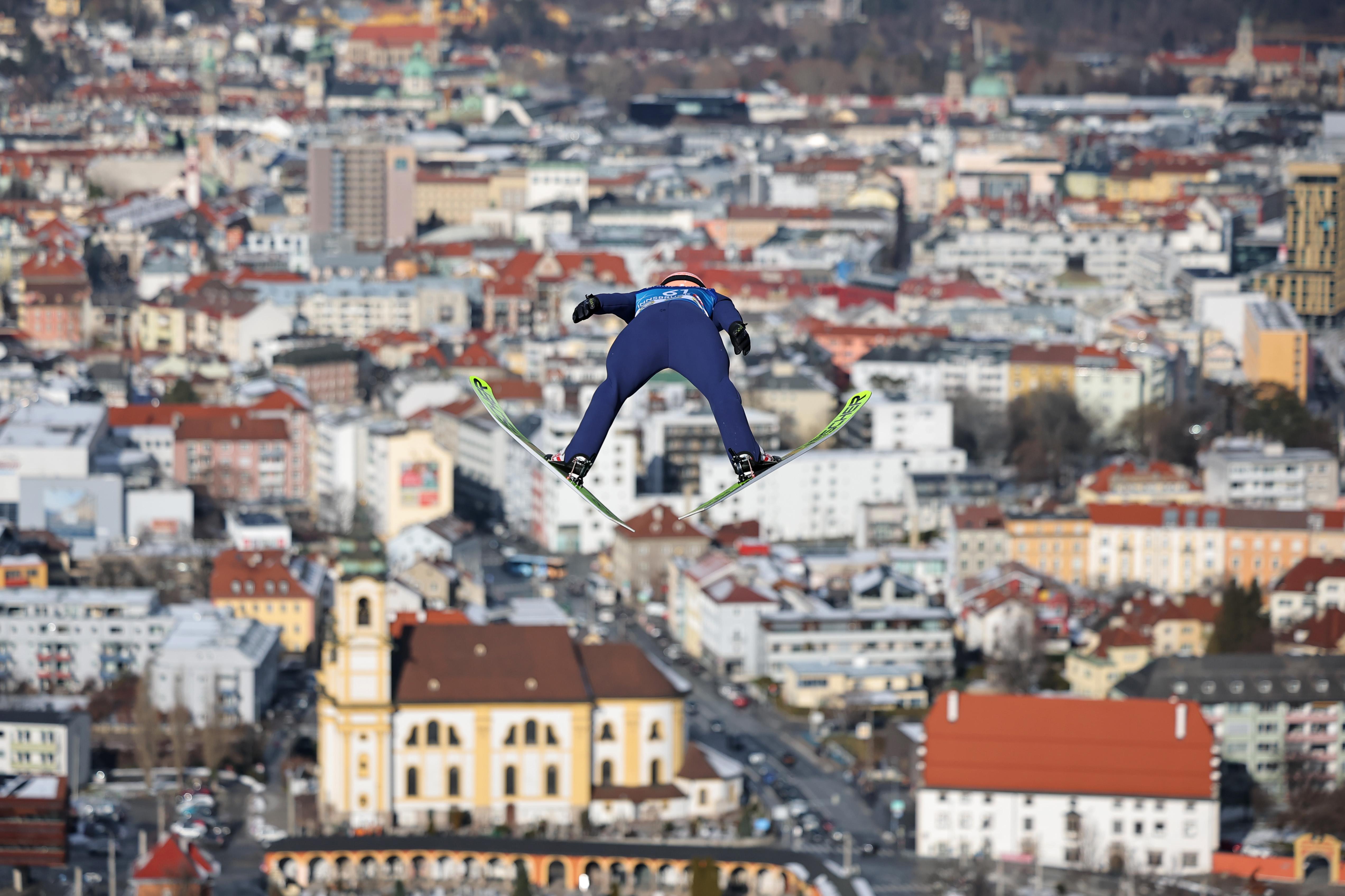 Pius Paschke über den Dächern von Innsbruck
