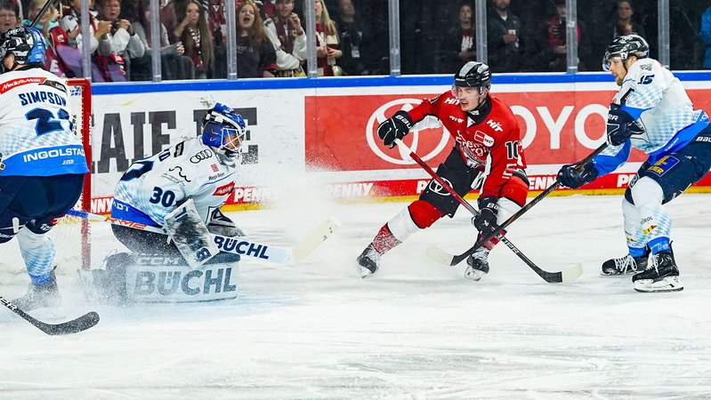 Von links nach rechts: Wayne Simpson (Ingolstadt), Christian Heljanko (Ingolstadt), Justin Schütz (Köln), Leon Hüttl (Ingolstadt) | Bild: dpa/pa Von links nach rechts: Wayne Simpson (Ingolstadt), Christian Heljanko (Ingolstadt), Justin Schütz (Köln), Leon Hüttl (Ingolstadt)