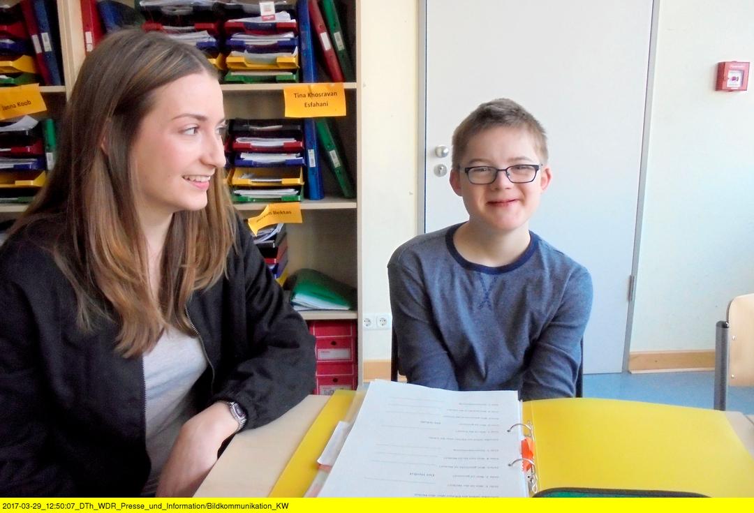 Immer mehr Kinder brauchen eine Schulbegleitung. Bezirke und Landkreise finanzieren die Hilfe. Nun kommt der Hilferuf: Die Kosten explodieren. 