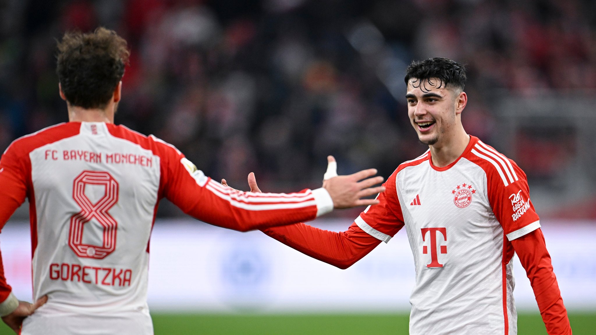 Die FC-Bayern-Spieler Leon Goretzka und Aleksandar Pavlovic