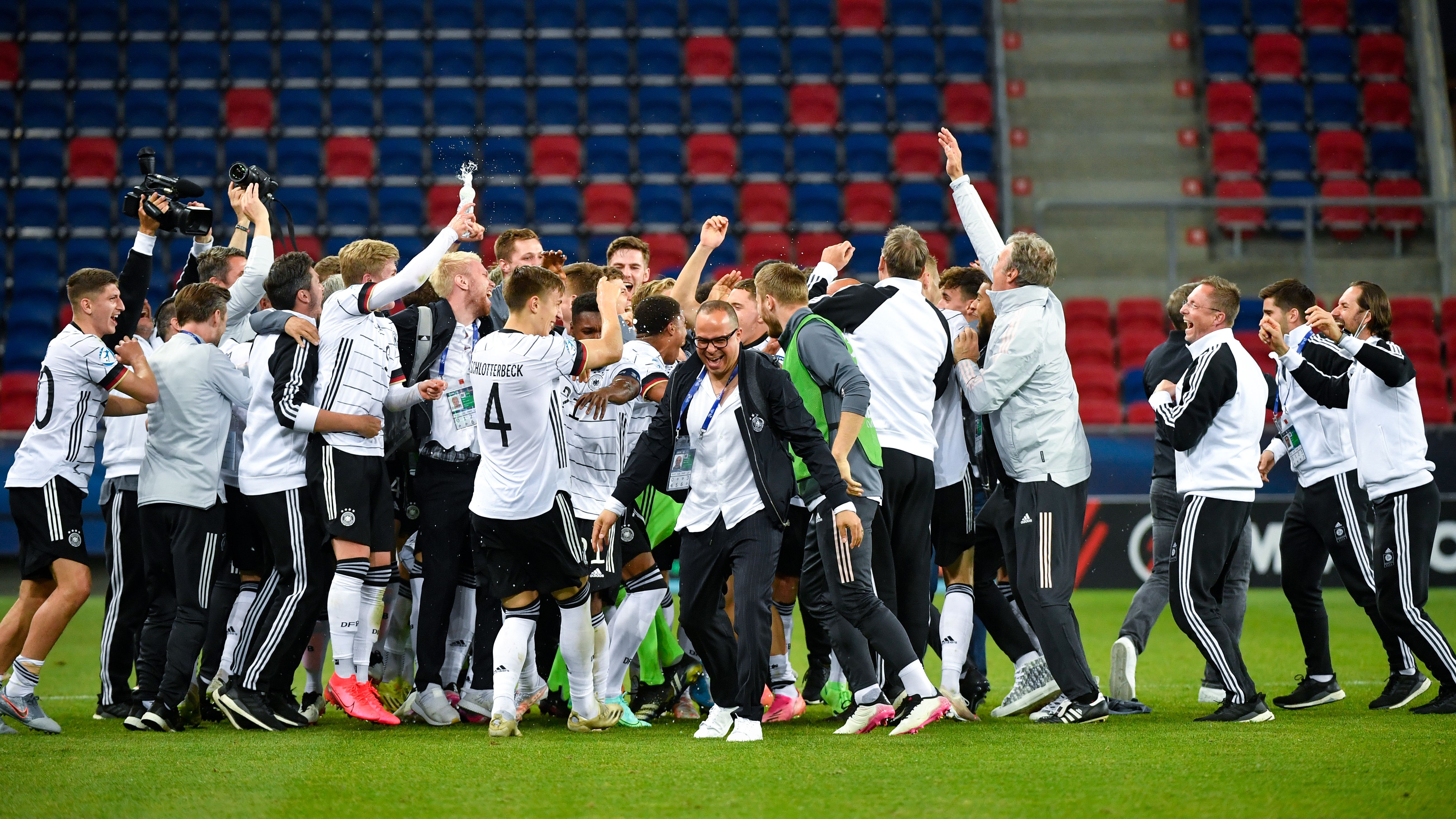 images U21 Em Finale Schiedsrichter bayerischer rundfunk