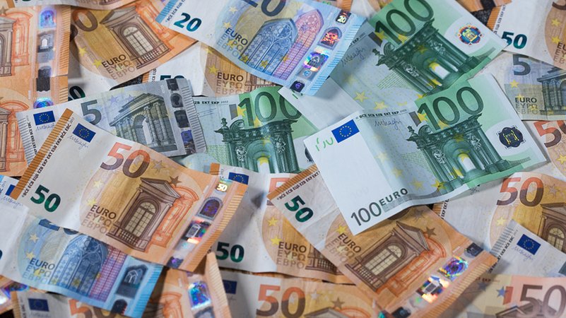 Viele Geldscheine | Bild: BR Viele Geldscheine