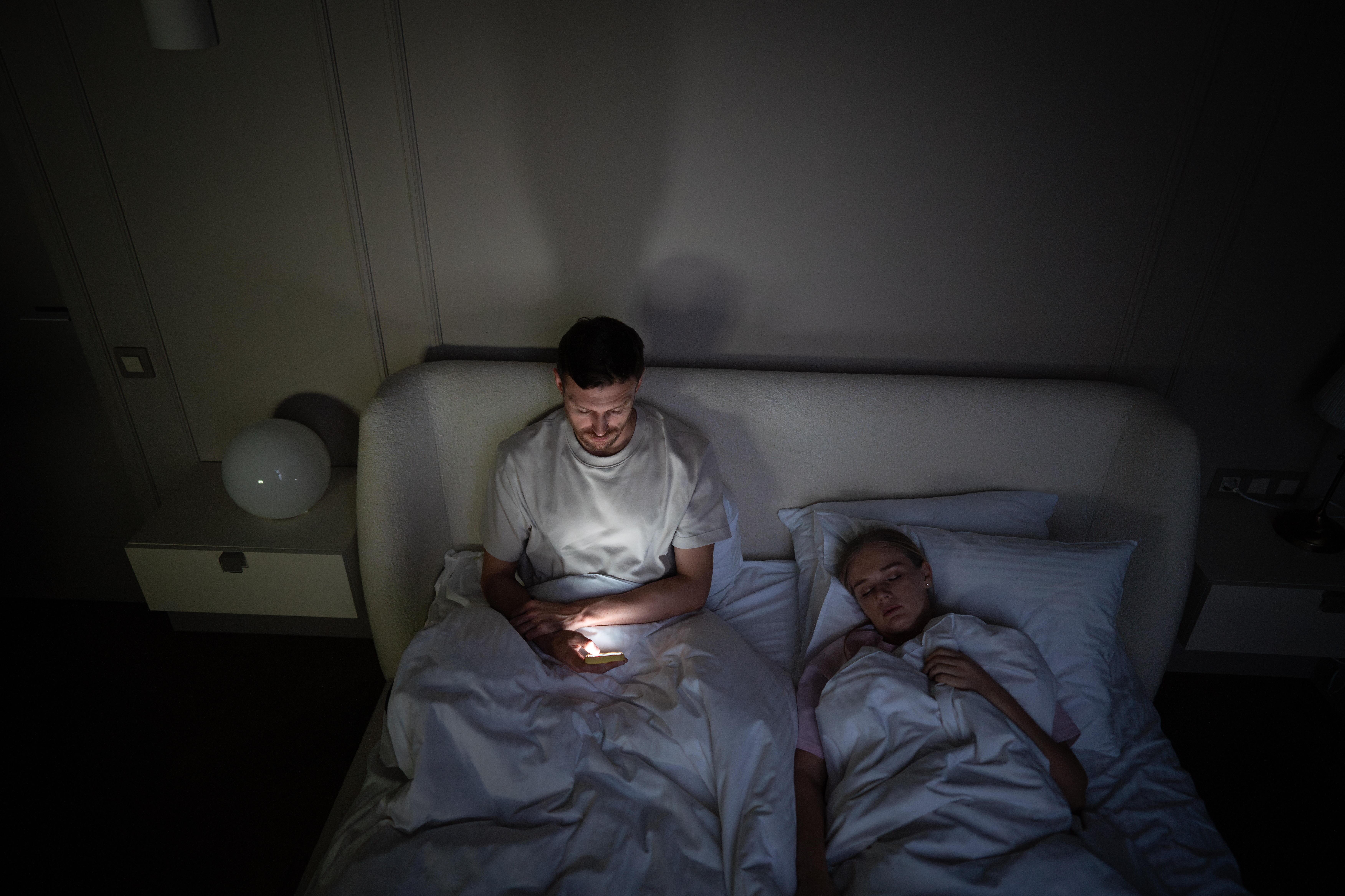 Wird Doomscrolling verboten? Instagram und YouTube sollen haften