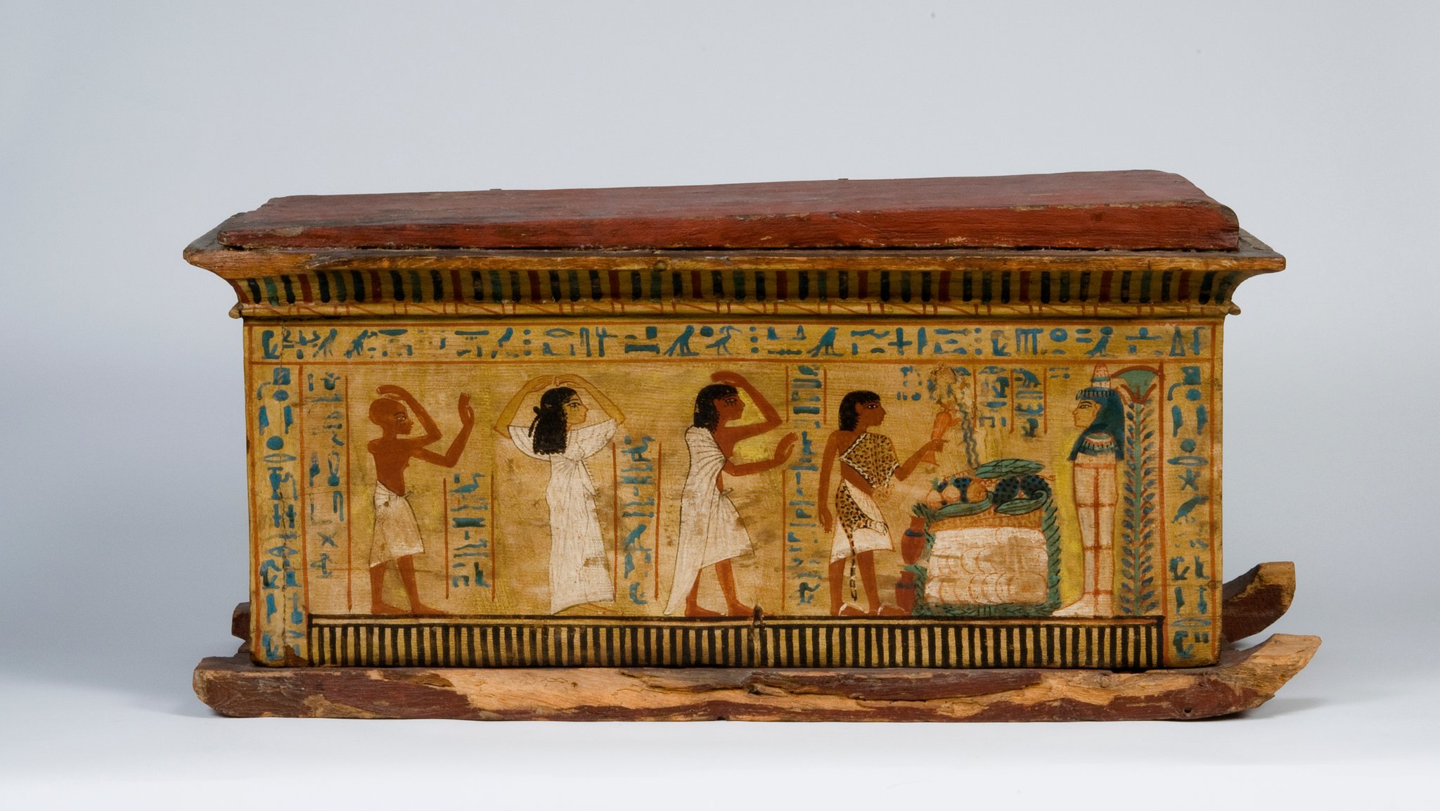 Kleiner Sarg aus Holz, farbig bemalt | Bild: SMÄK / Marianne Franke Kleiner Sarg aus Holz, farbig bemalt