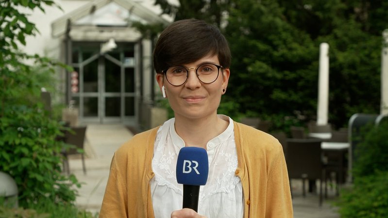 BR-Reporterin Annika Svitil vor Ort in Rothenburg ob der Tauber.