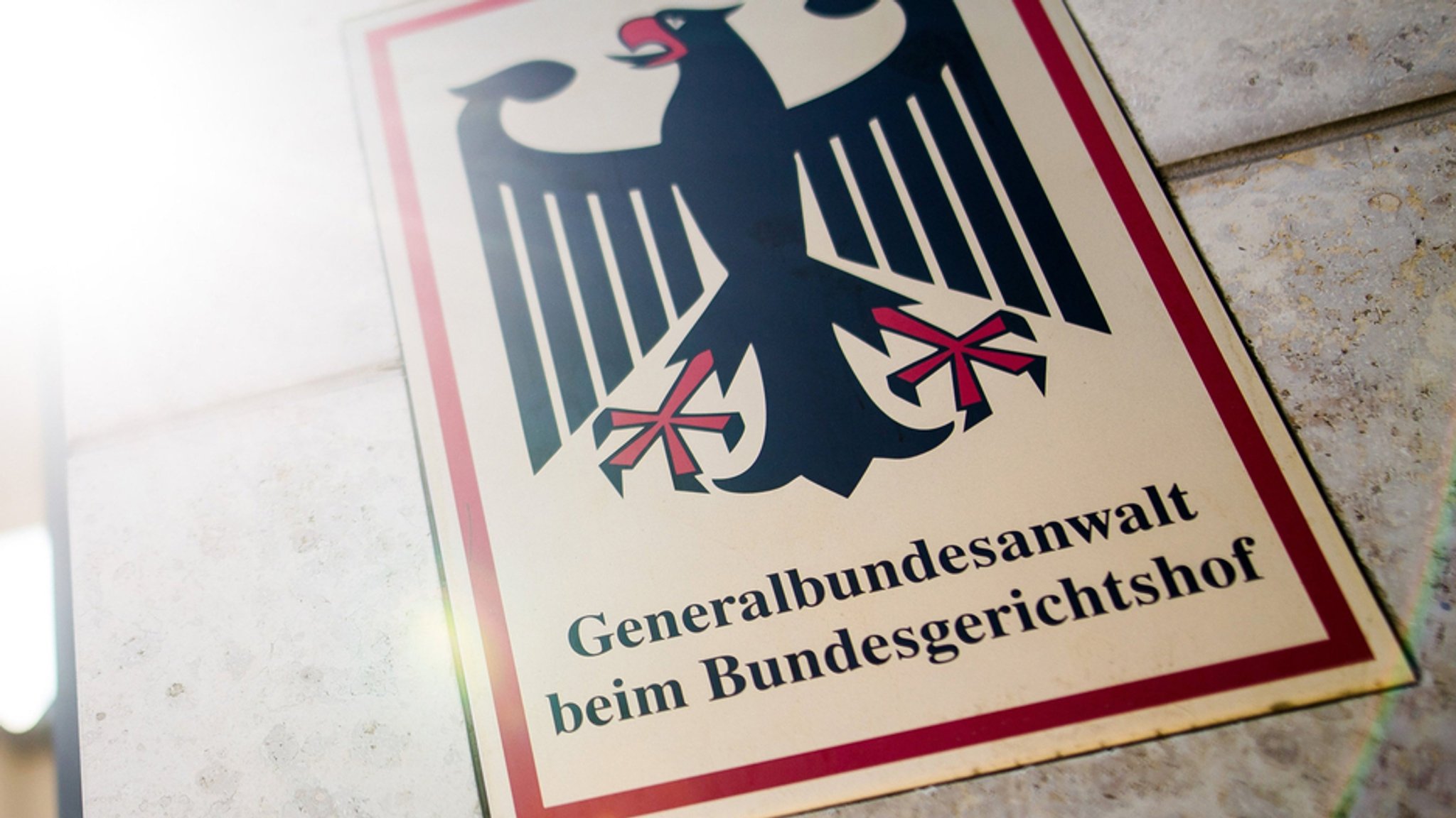 Schild mit der Aufschrift "Generalbundesanwalt beim Bundesgerichtshof)