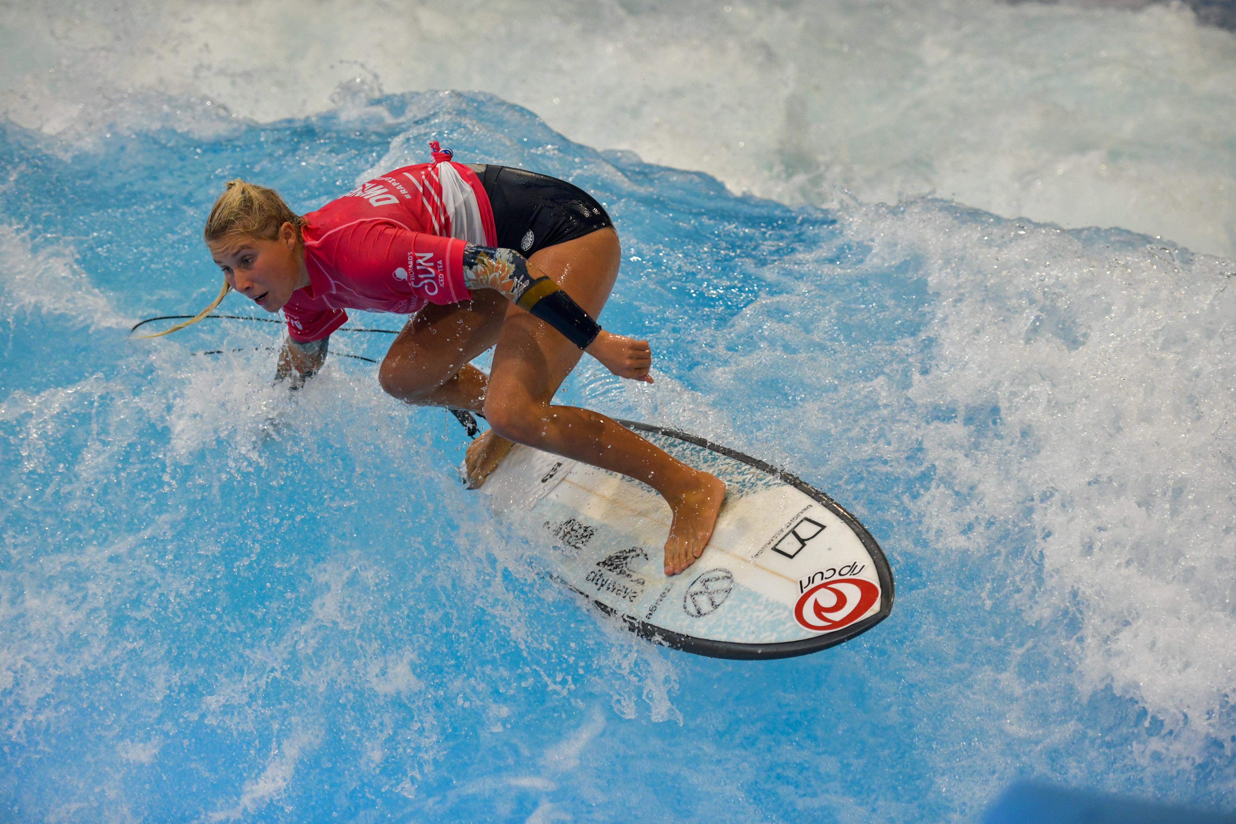 Surferin Janina Zeitler