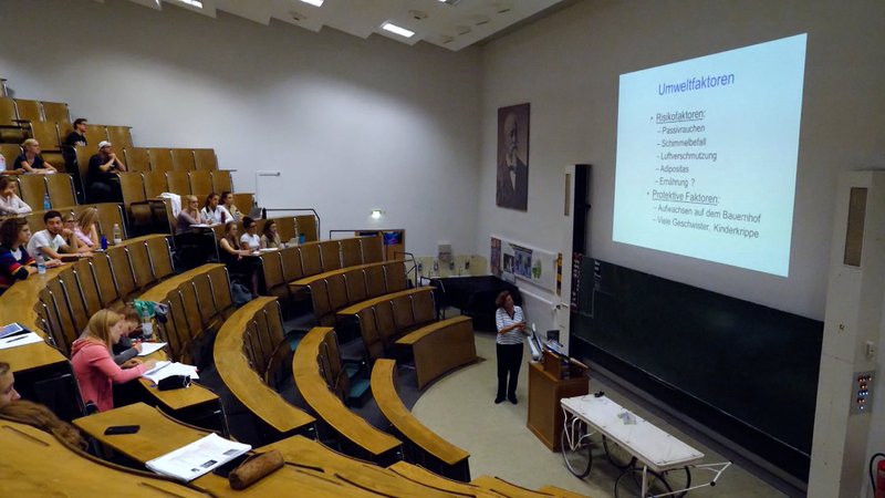 Ärztemangel: Das Medizin-Studium soll attraktiver werden | Bild: Bayerischer Rundfunk 2023 Ärztemangel: Das Medizin-Studium soll attraktiver werden