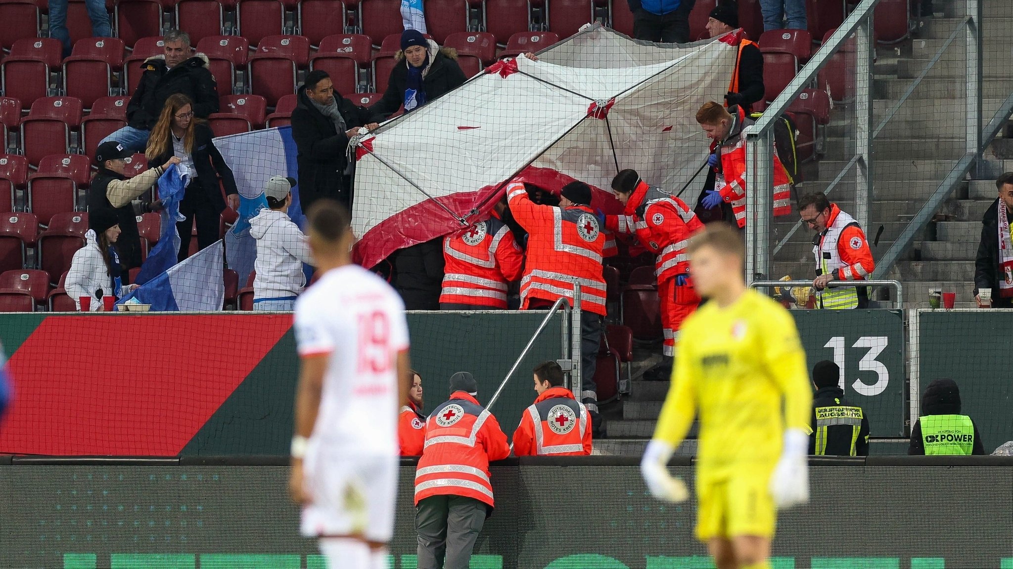 Explosion in Stadion: Auch Kinder verletzt, Verdächtige in Haft