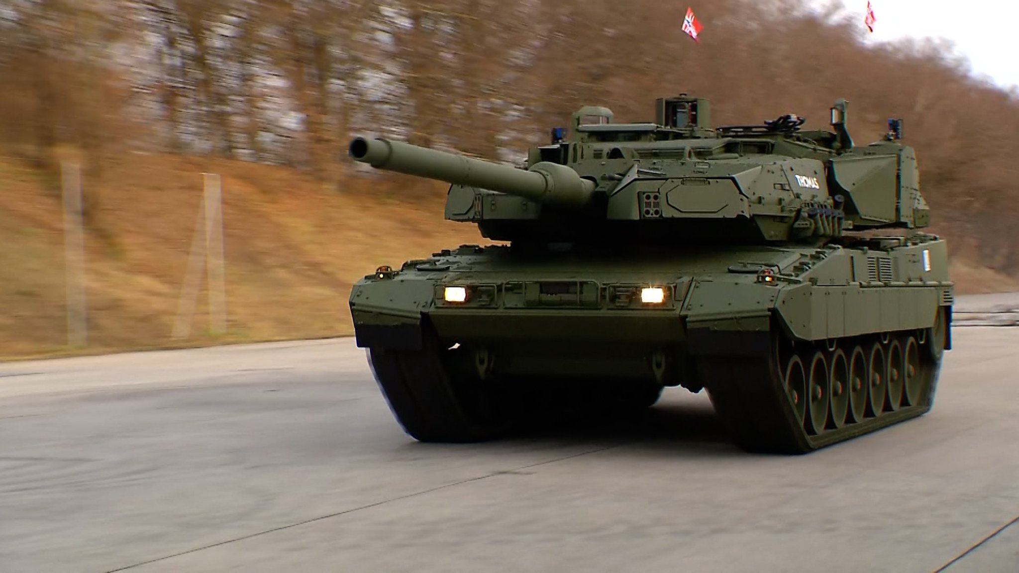 Verteidigungsminister besucht Panzer-Hersteller