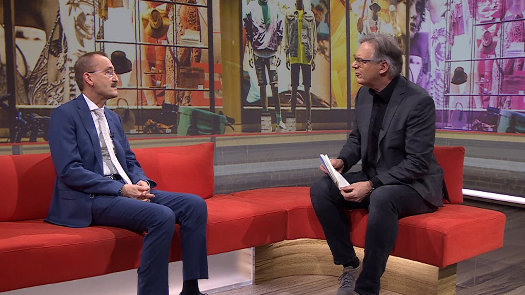 Coburgs zweiter Bürgermeister Hans-Herbert Hartan (CSU) im Gespräch mit Charly Hilpert. | Bild: BR Coburgs zweiter Bürgermeister Hans-Herbert Hartan (CSU) im Gespräch mit Charly Hilpert.