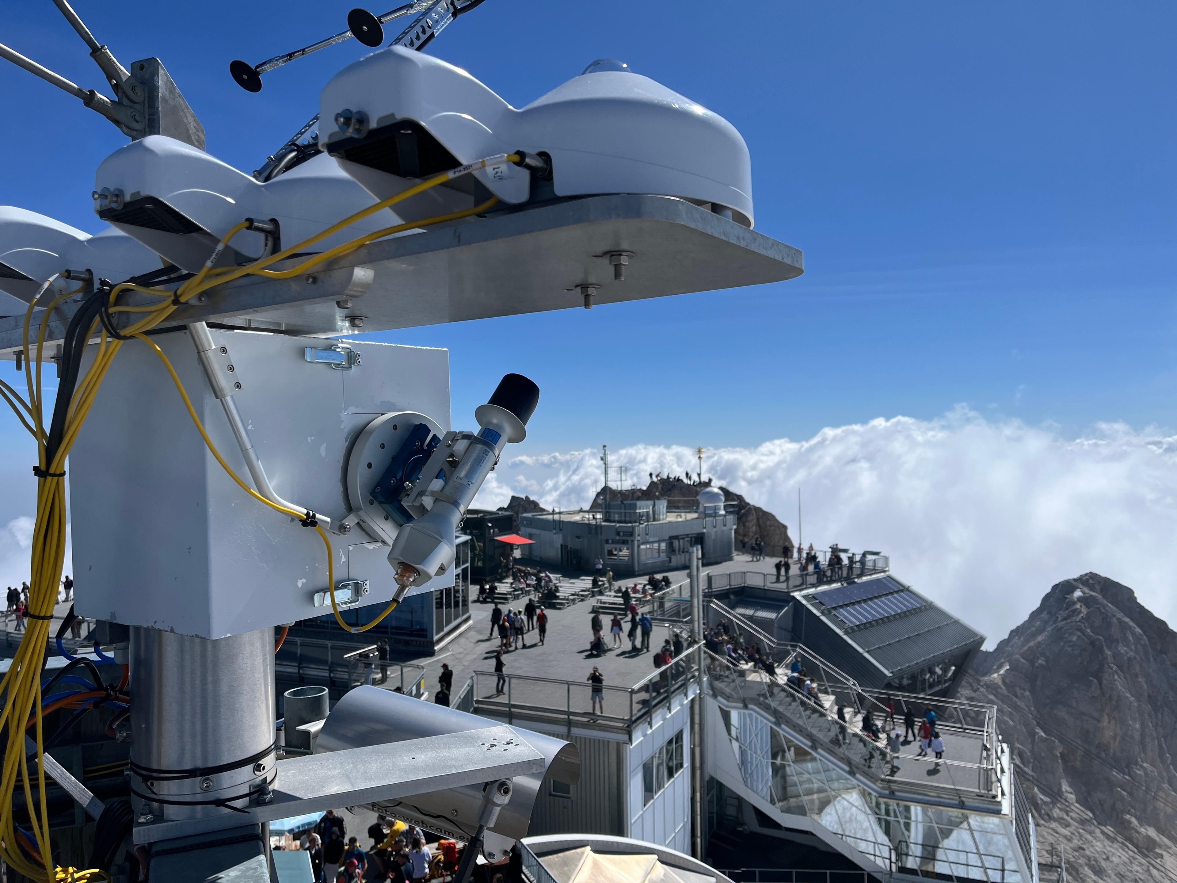 Messgeräte und Gipfelbauwerke auf der Zugspitze