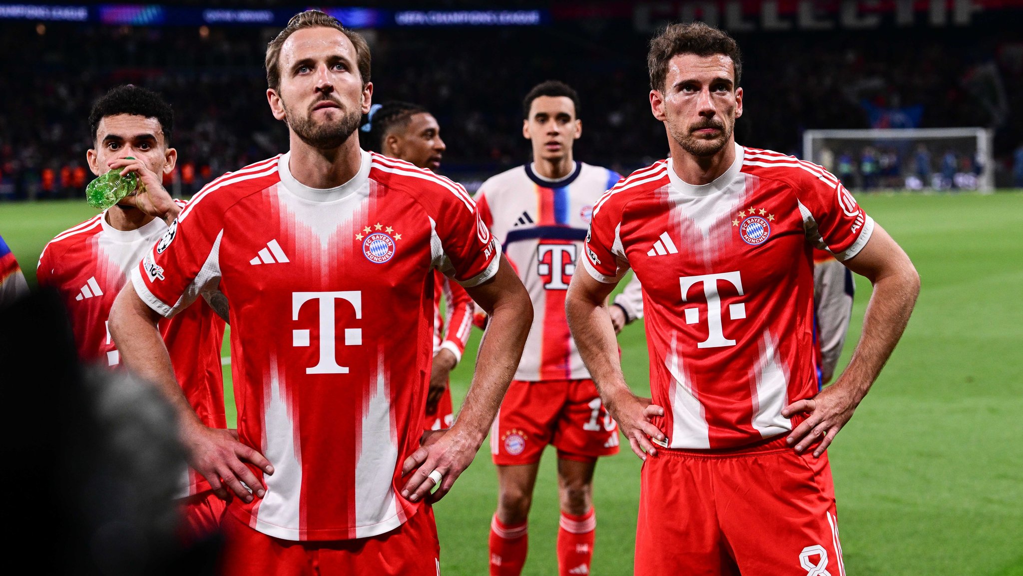 Harry Kane und Leon Goretzka nach dem Spiel