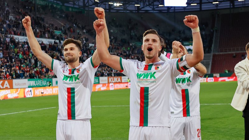 FC Augsburg jubelt, leidet - und siegt am Ende doch | BR24