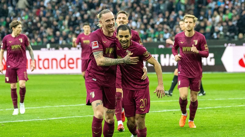 Marius Wolf und Alexis Claude Maurice bejubeln das Tor zum 3:0 | Bild: picture alliance / Kirchner-Media Marius Wolf und Alexis Claude Maurice bejubeln das Tor zum 3:0