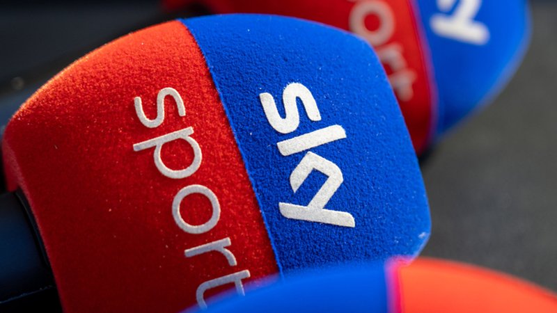 Mikrofone von Sky | Bild: dpa-Bildfunk/Soeren Stache Mikrofone von Sky