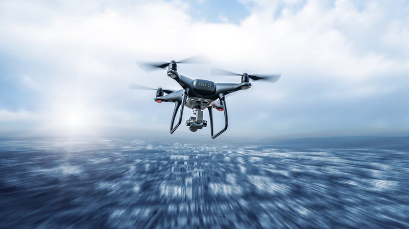 Eine Drohne im Einsatz | Bild: stock.adobe.com/Denis Rozhnovsky Eine Drohne im Einsatz