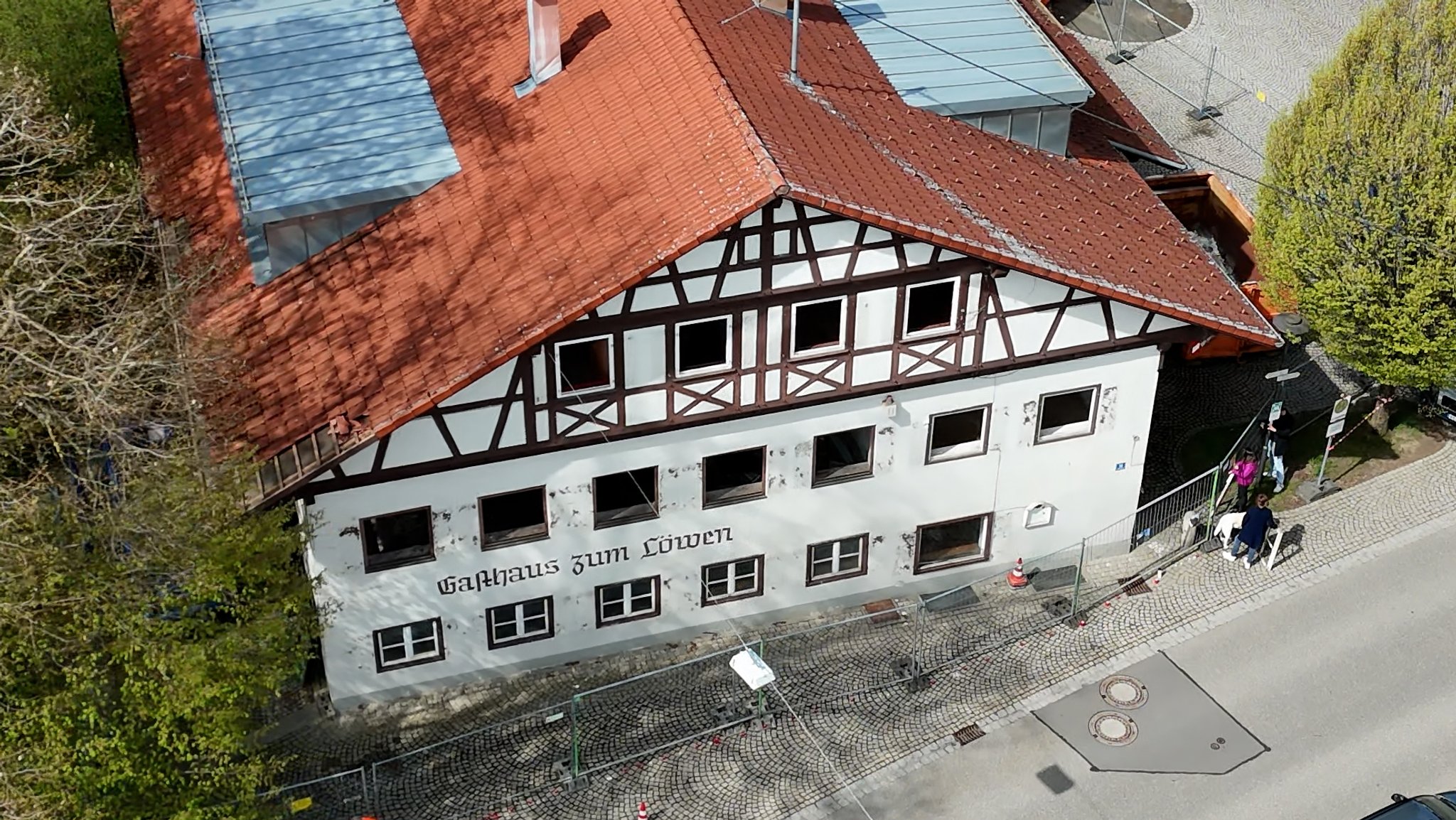 So sah das "Gasthaus zum Löwen" vor den Abbrucharbeiten aus