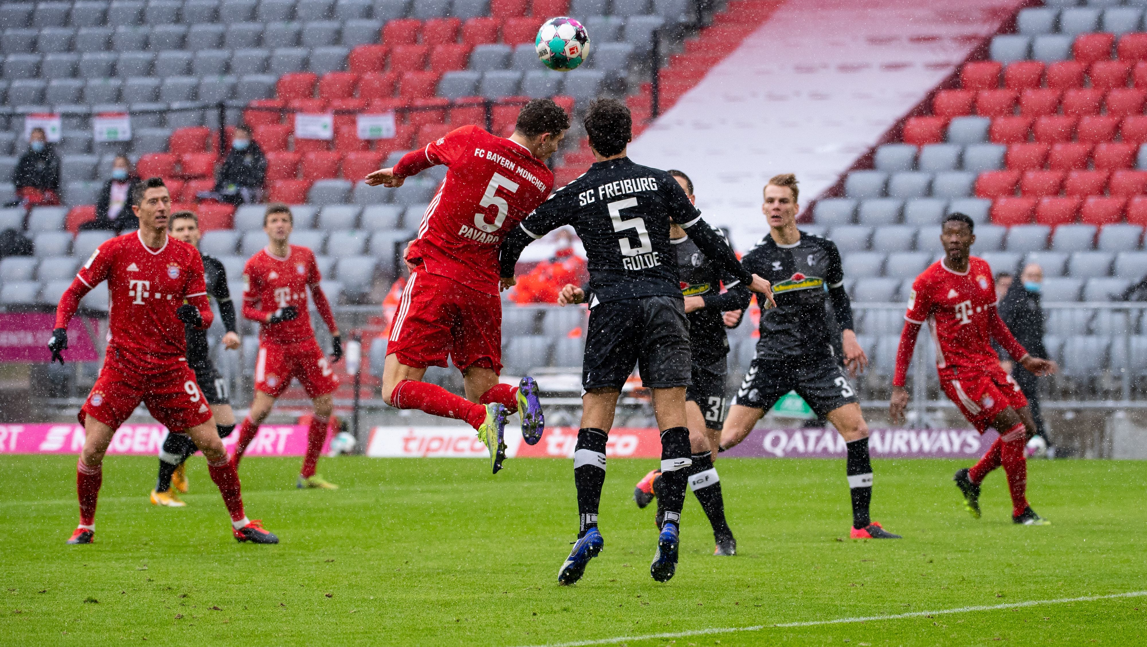 Bundesliga 21Arbeitssieg des FC Bayern gegen den SC