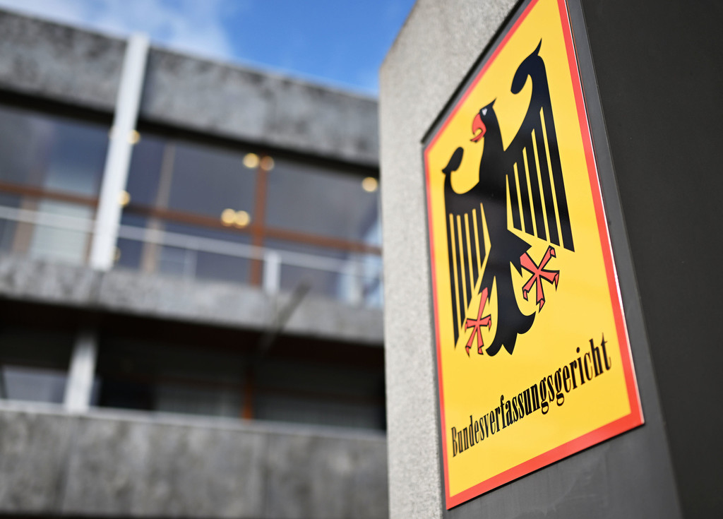 Bayerns Verfassungsschutzgesetz muss in zahlreichen Punkten eingeschränkt werden. Dieses Urteil hat das Bundesverfassungsgericht verkündet.