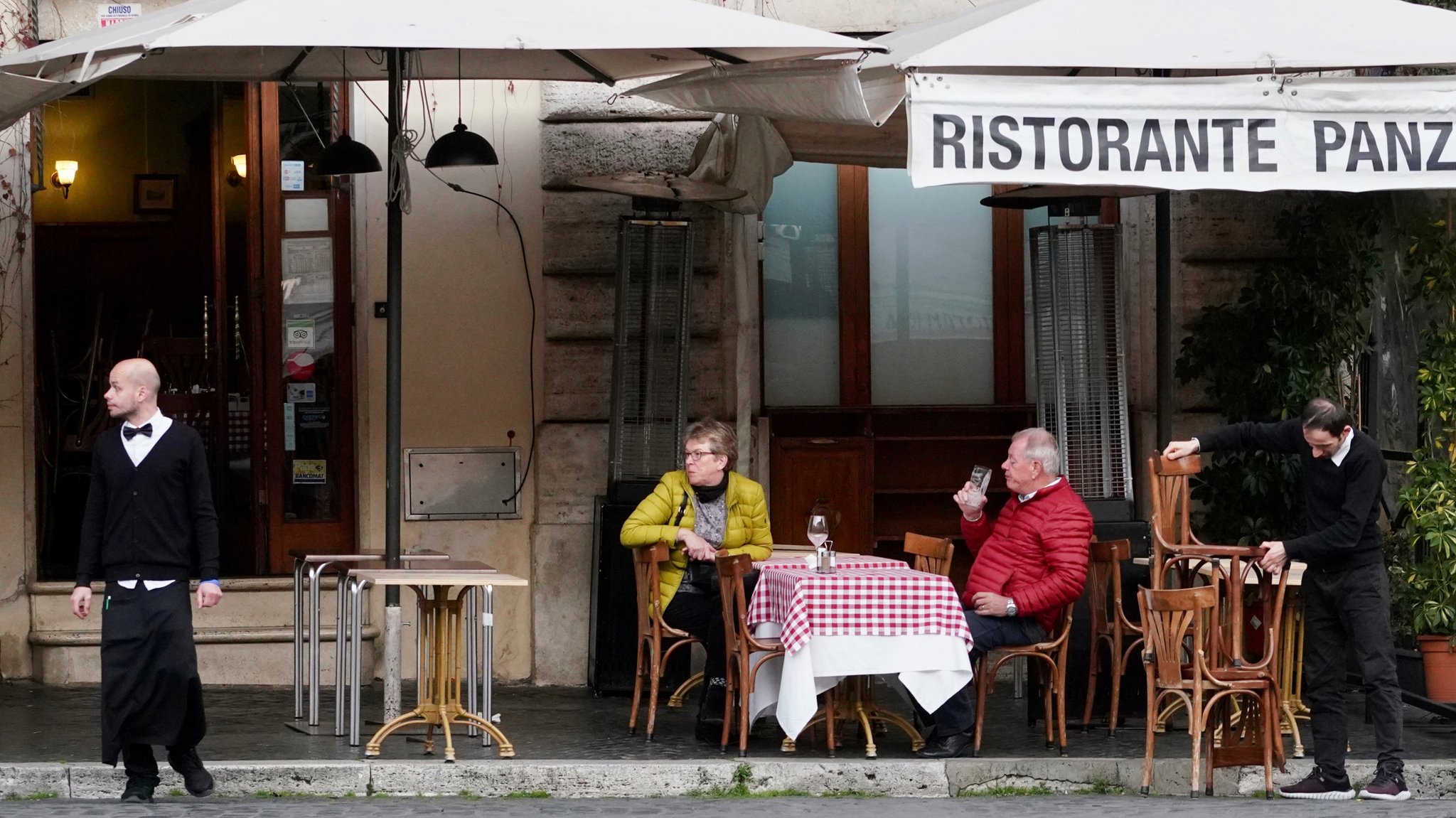 Italien verschärft Corona-Regeln: Eintrittskarte Grüner Pass