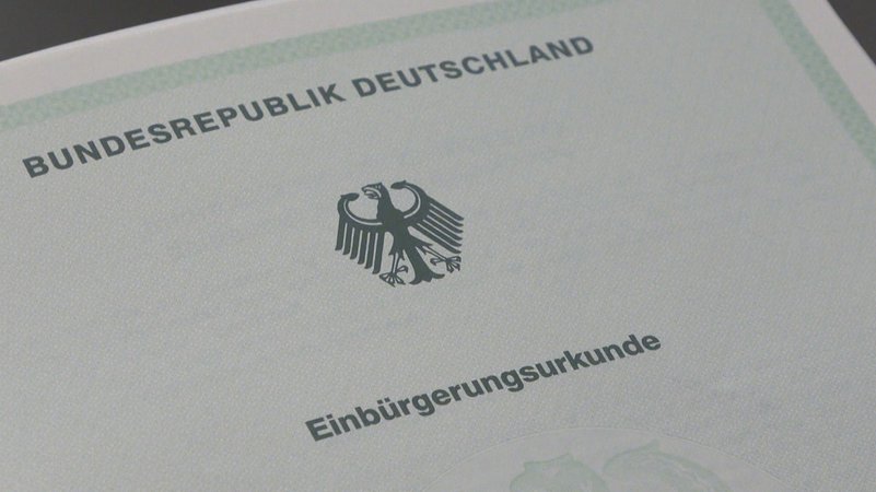 Einbürgerungsurkunde der Bundesrepublik Deutschland | Bild: BR Einbürgerungsurkunde der Bundesrepublik Deutschland
