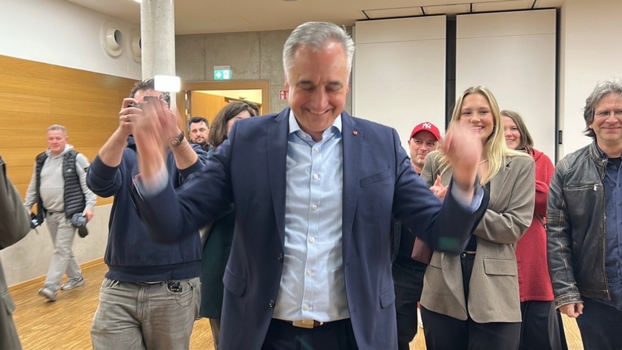 Thomas Burger (SPD) setzte sich in der Stichwahl durch und ist neuer Oberbürgermeister in Regensburg.