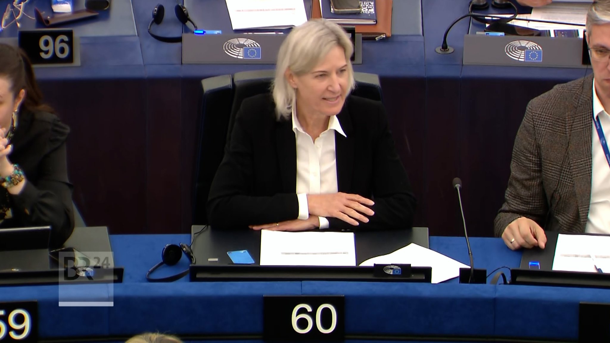 In Straßburg ging es heute um die Frage, ob das Parlament die Immunität von Angelika Niebler aufhebt. Das hatte die Europäische Staatsanwaltschaft beantragt, die Veruntreuungs-Vorwürfen nachgeht. | Bild: Bayerischer Rundfunk 2026 In Straßburg ging es heute um die Frage, ob das Parlament die Immunität von Angelika Niebler aufhebt. Das hatte die Europäische Staatsanwaltschaft beantragt, die Veruntreuungs-Vorwürfen nachgeht.