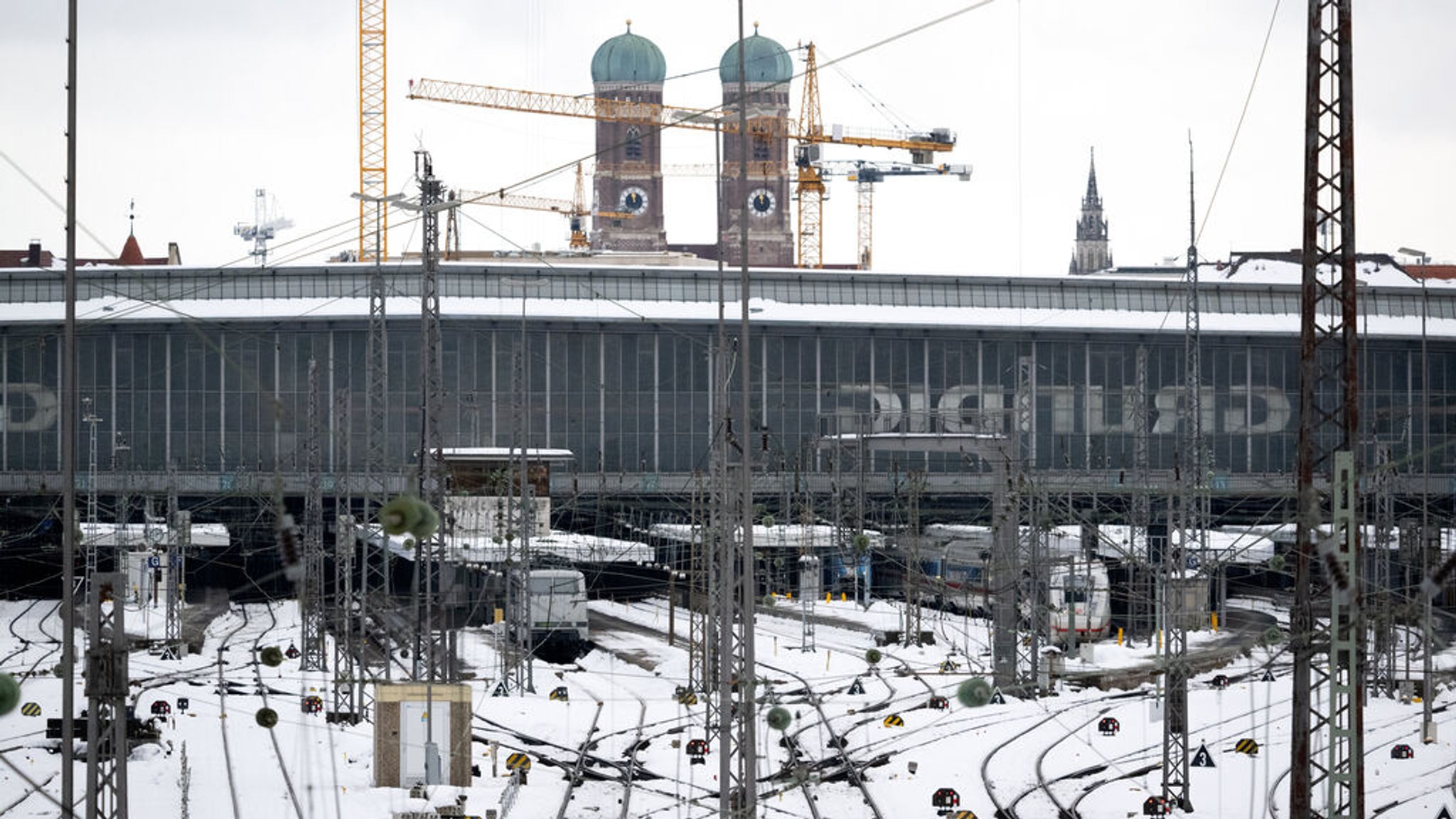 Warnung vor Glatteis in Bayern – Bahn-Chaos hält an