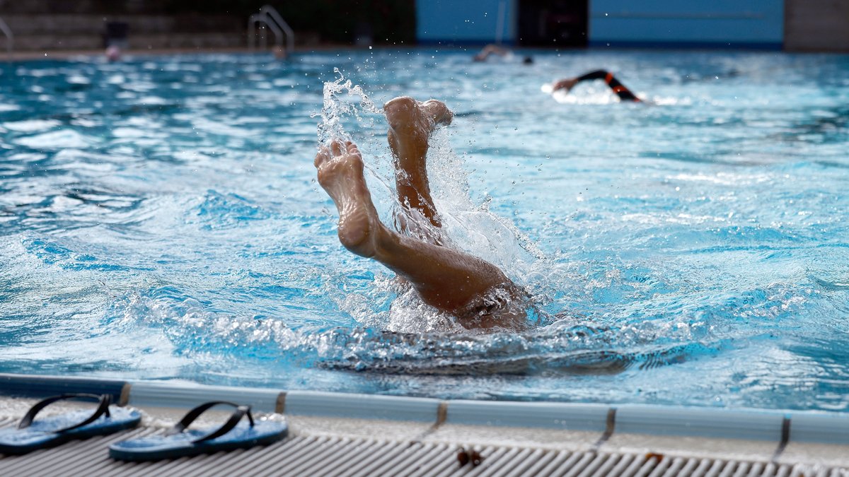 Wassersport im Hallenbad
