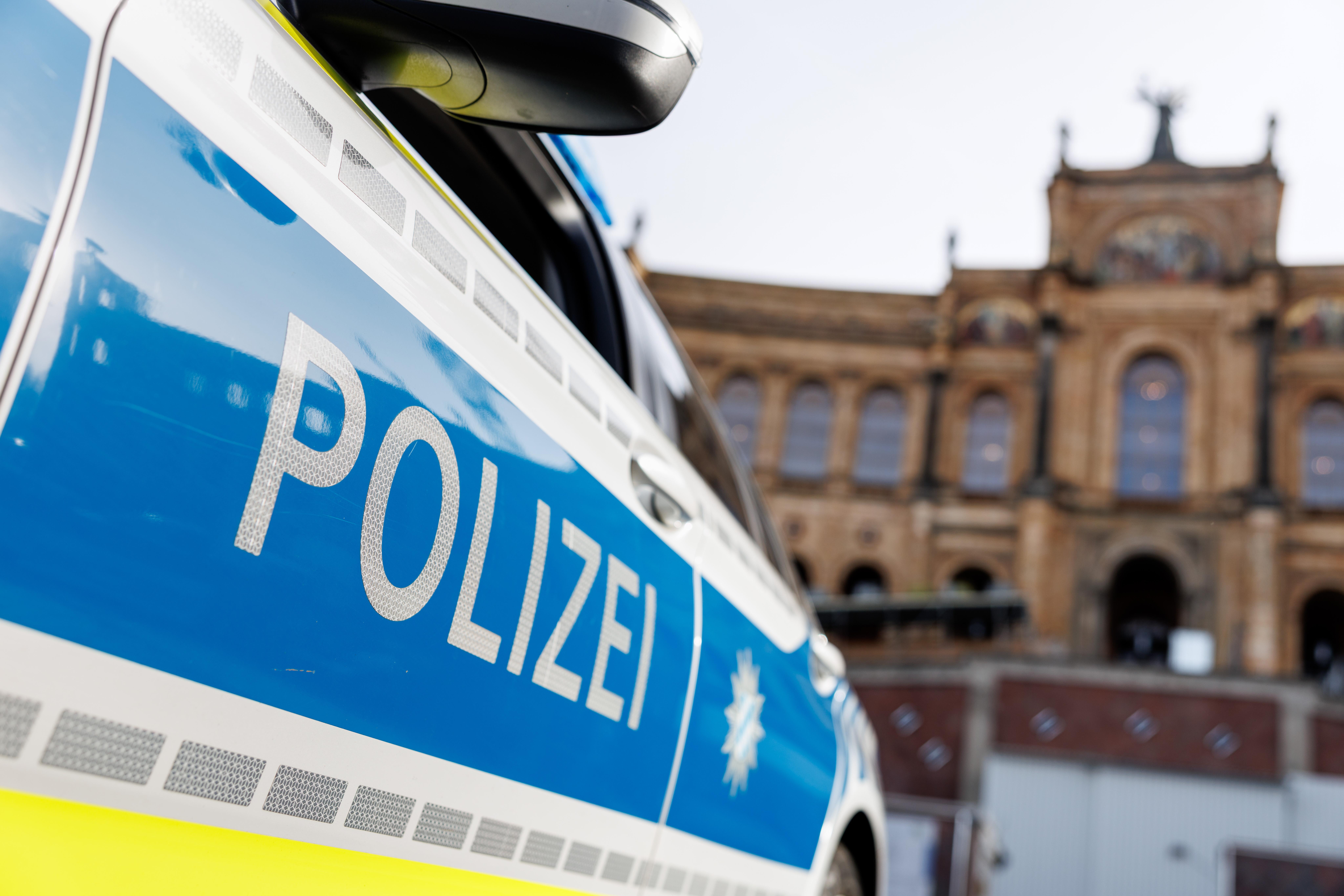 Polizeiwagen vor Landtag