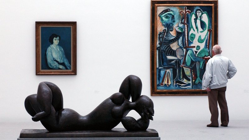 Picassos "Madame Soler" in der Pinakothek der Moderne in München - das Foto stammt aus dem Jahr 2002. Umstritten ist das Gemälde seit 2009. | Bild: picture-alliance / dpa | Gambarini Mauricio Picassos "Madame Soler" in der Pinakothek der Moderne in München - das Foto stammt aus dem Jahr 2002. Umstritten ist das Gemälde seit 2009.