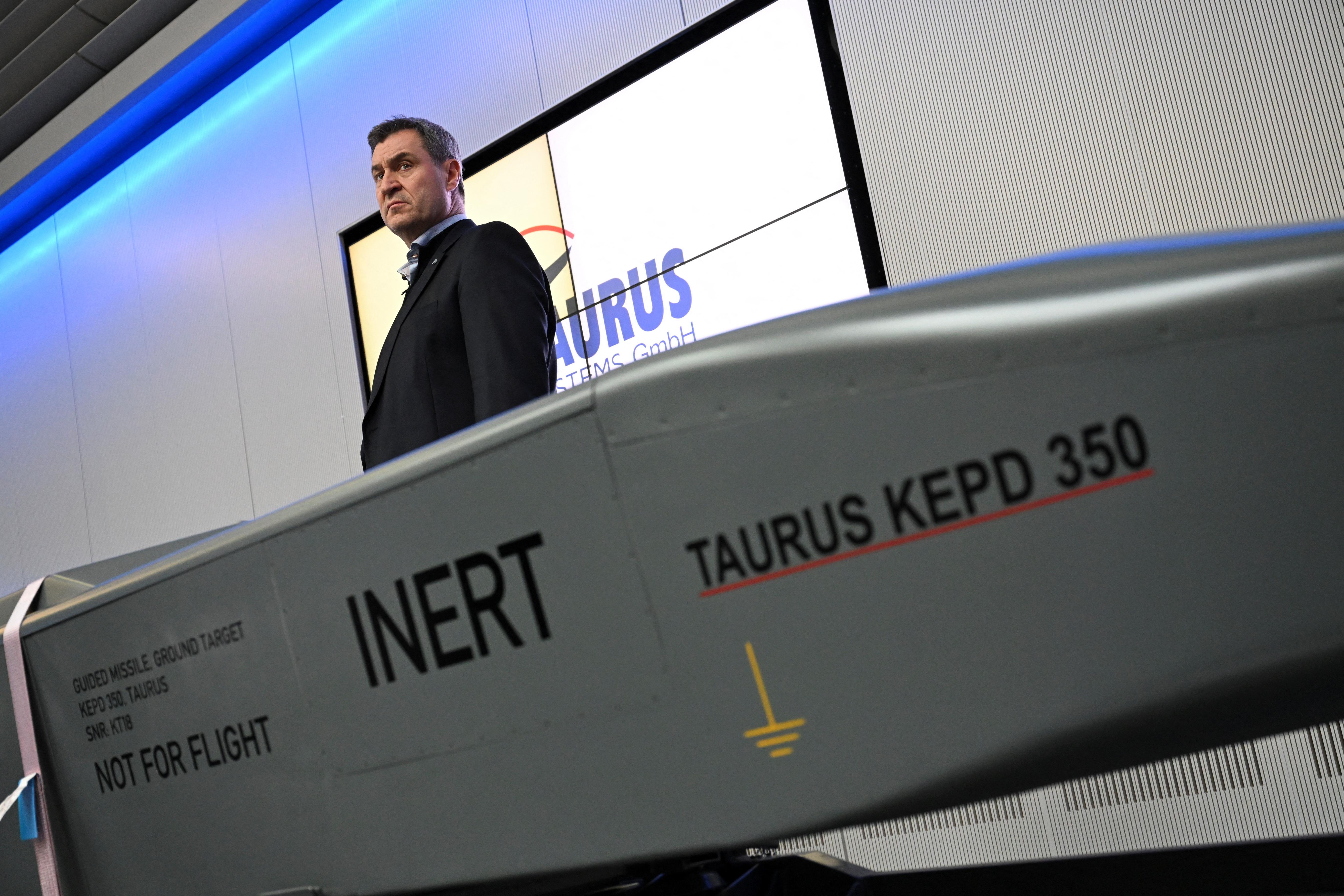 Söder mit Taurus-Modell