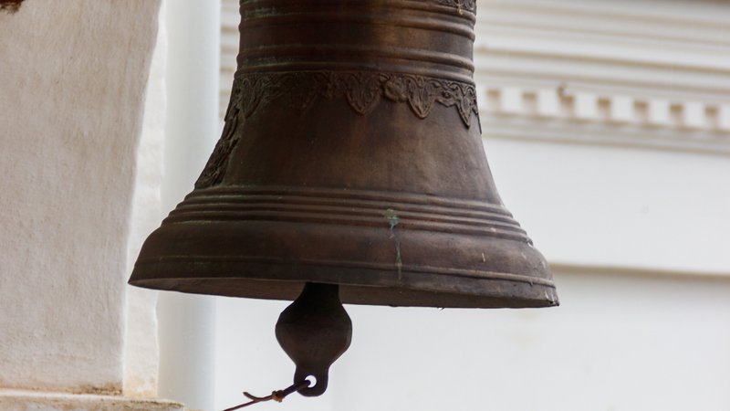 Eine Kirchenglocke | Bild: stock.adobe.com/OLHA SOLODENKO Eine Kirchenglocke