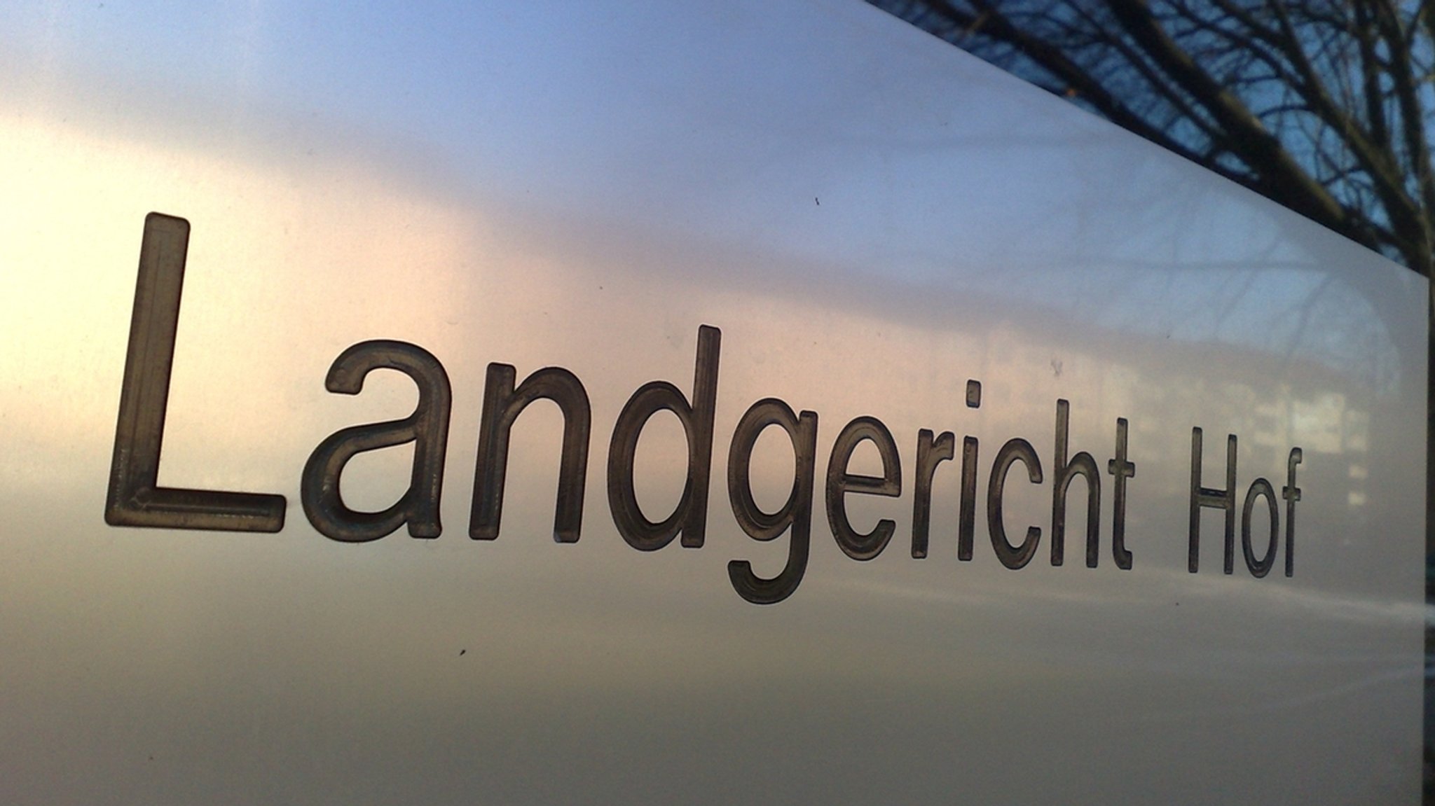 Das Schild des Landgerichtes Hof